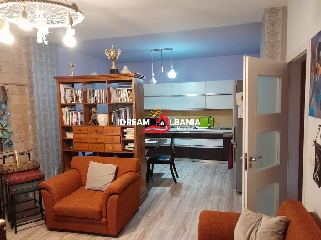Appartamento 2+1 in affitto presso la Comune di Parigi, vicino al Cristallo a Tirana (ID 42214358)