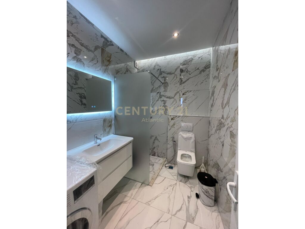 AFFITTASI IL QUARTO PIANO DI UNA VILLA NELLA EX-FOCE, A DURAZZO!