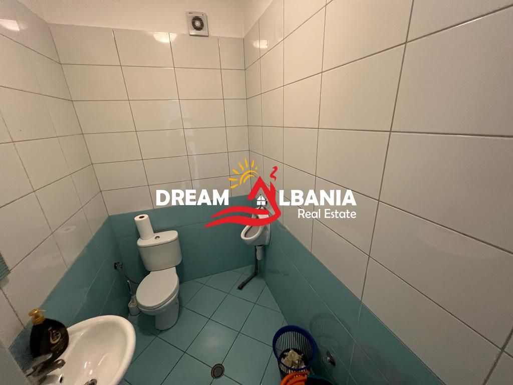 Zyre me qera tek Komuna e Parisit, prane Stadiumit Dinamo ne Tirane (ID 4261903)