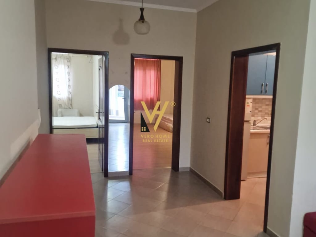 AFFITTASI APPARTAMENTO 3+1+2+BOX A BRRYL A 50.000 LEKË