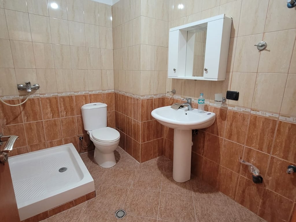 Appartamento 3+1+2 bagni. A Fresk 200 m sopra il ristorante FRESKU 400 € /Mese