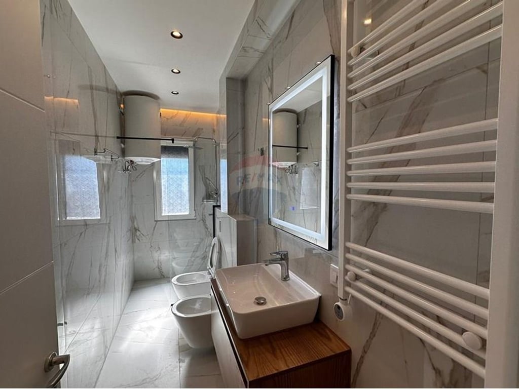 Apartament 2+1+2 me qira tek Kopshti Botanik! 1300€