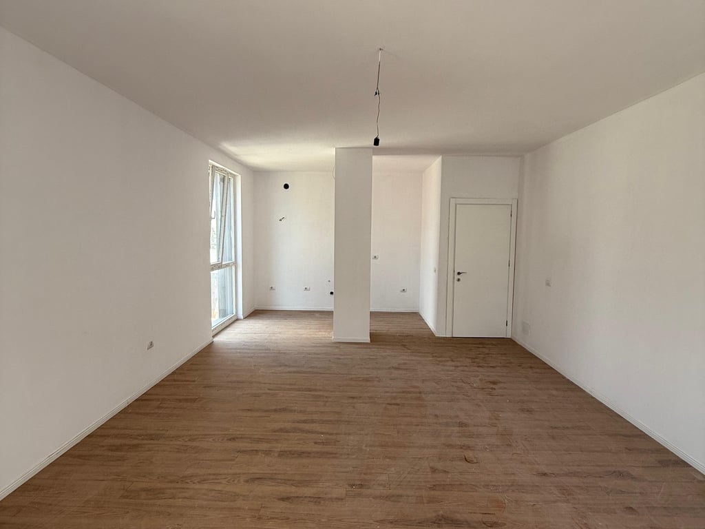 Apartament 3+1 tek Clover Residence per zyra tek Ish-Fusha e Aviacionit. 