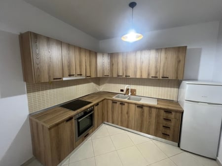 Tirane, jepet me gera apartament 2+1+Ballkon , 90 m? 500 € (Loni ligori)