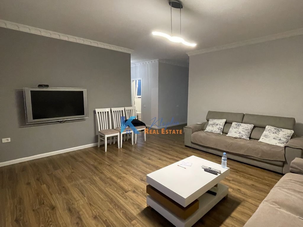 2+1+2 per qira qira ne Selite, afer Universitetit Marin Barleti