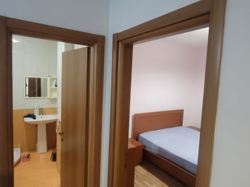 Apartment 2+1 for rent, at the beginning of Jordan Misja street near Gener 2 (behind the Supreme Court). Price: 550,000 lek.