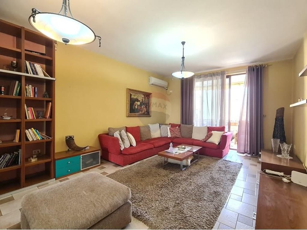 Appartamento 3+1+2 in affitto in via 21 Dicembre!
