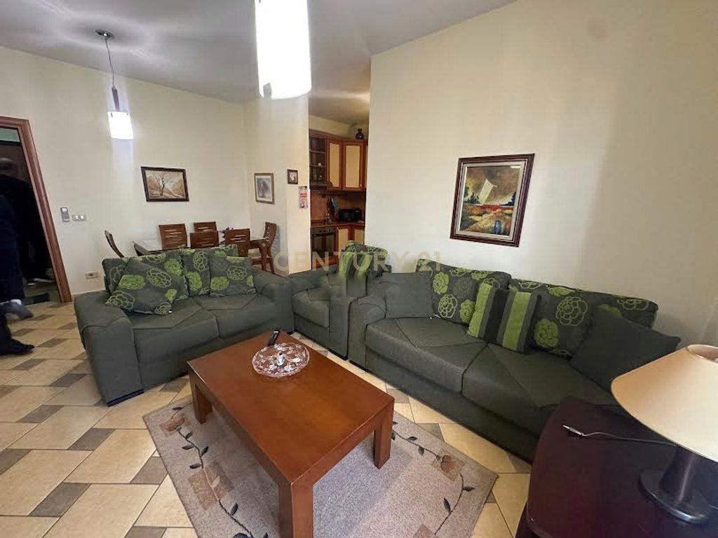 For sale 2+1+2 near the General Prosecutor's Office. €380,000