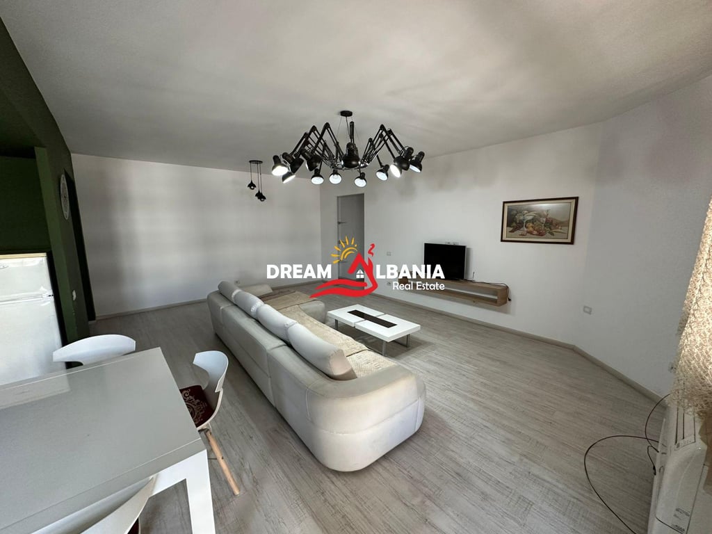 A 2+1 apartment is for rent on Zogu i Pare Boulevard near the Ministry of Justice (ID 42215264).