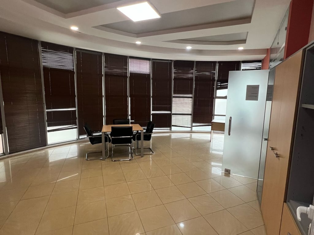 Zyre me qera tek Zogu i Zi (ID BZ2603) Tirane