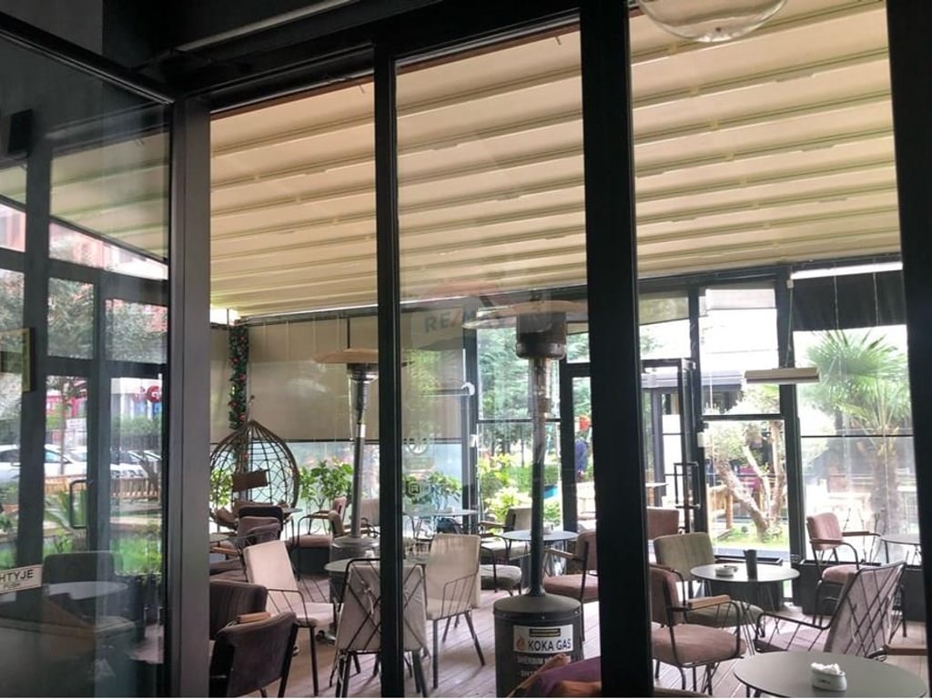 Shitet lokal ne Astir"