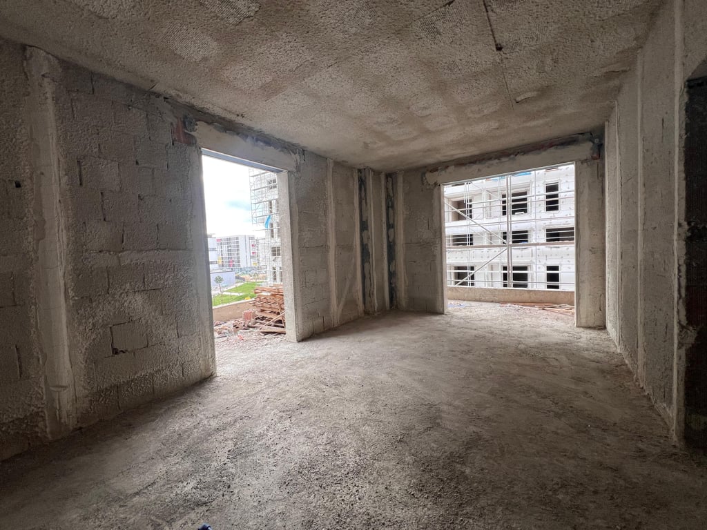 Shitet apartament 2+1+2 Tek Univers City 