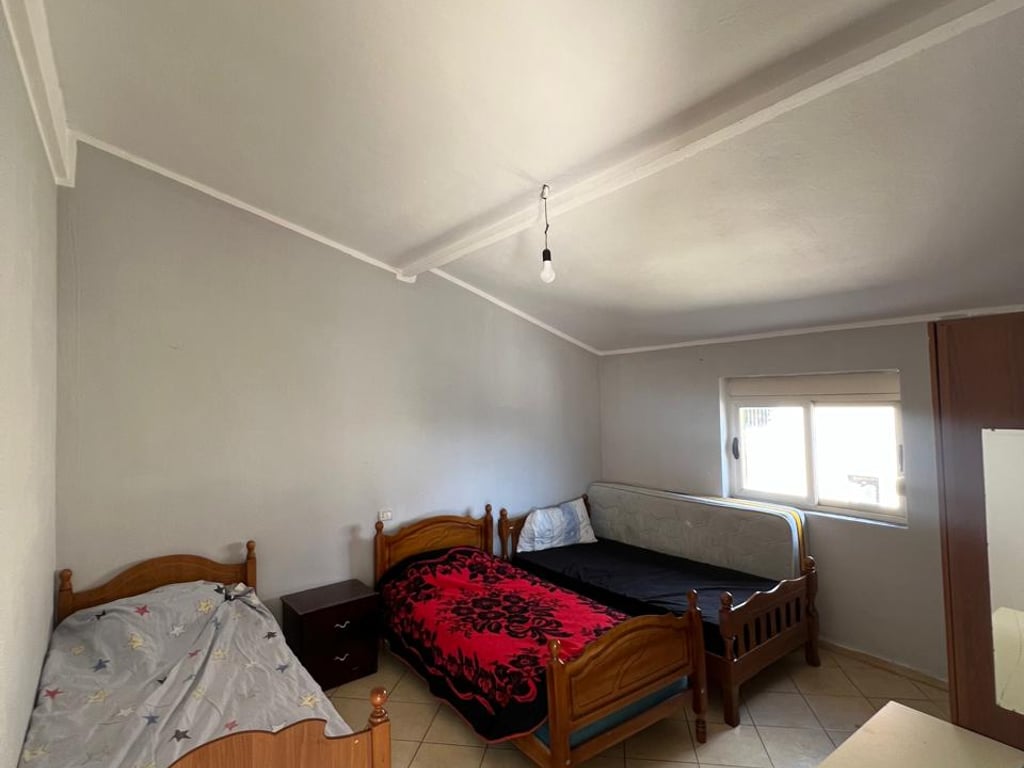 Shtepi private me qera  2+1