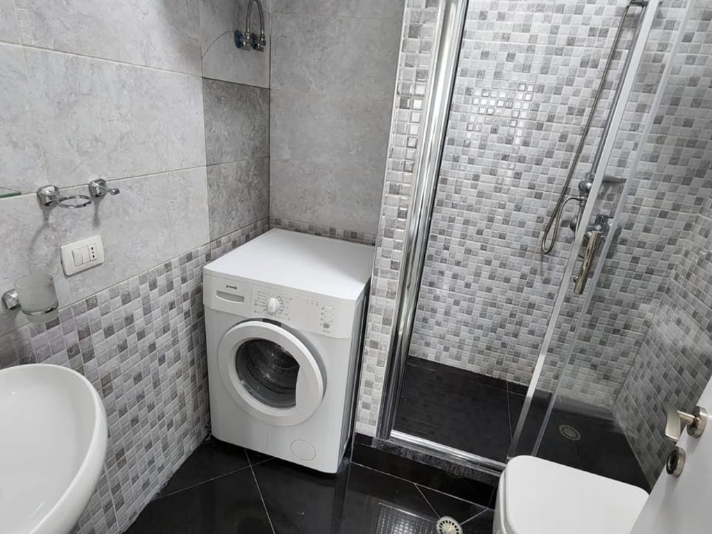 Apartament 2+1 me qira tek Shkolla e Baletit!