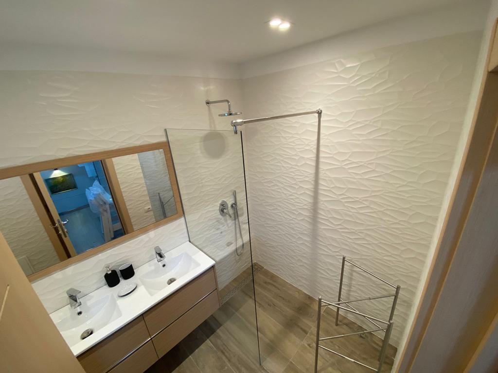 For RENT 3-storey villa in a private residence in Mullet