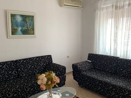 Affittasi appartamento 1+1, Pazari i Ri presso Lincoln 1 (via Qemal Stafa) 400 mila lekë.