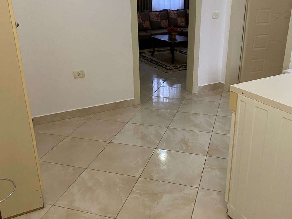 Appartamento 1+1 in affitto, Laprake via Anton Mazreku 400 mila lek