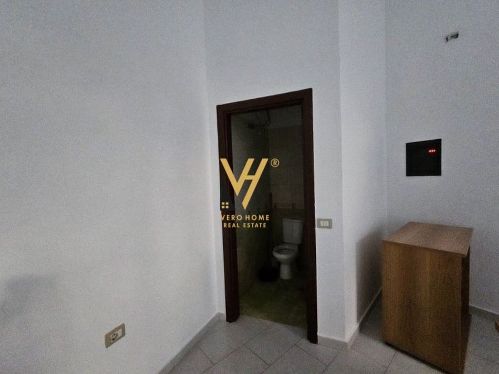 STORE FOR SALE 32 M2 ON MINE PEZA STREET 95,000 EURO