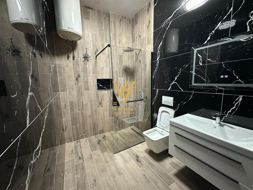 VENDESI APPARTAMENTO 3+1+BLK A DURAZZO 120.000 EURO