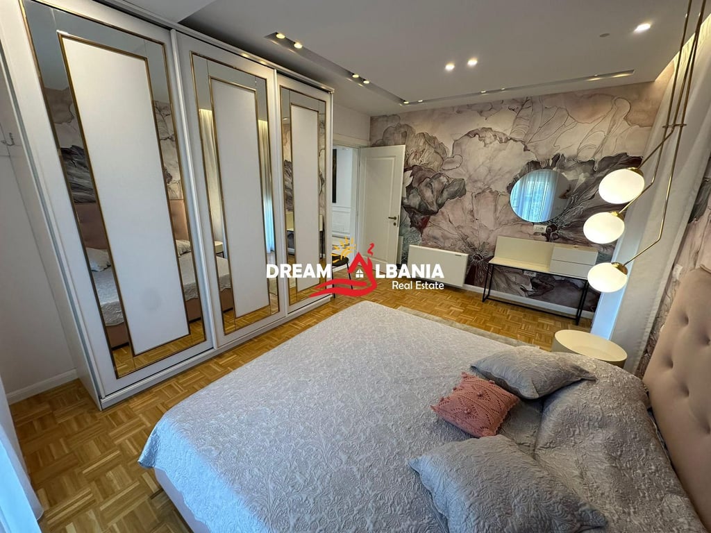 Jepet me qera vile 3 kateshe tek parku i Liqenit prane pallatit te Brigadave (ID 4251322)