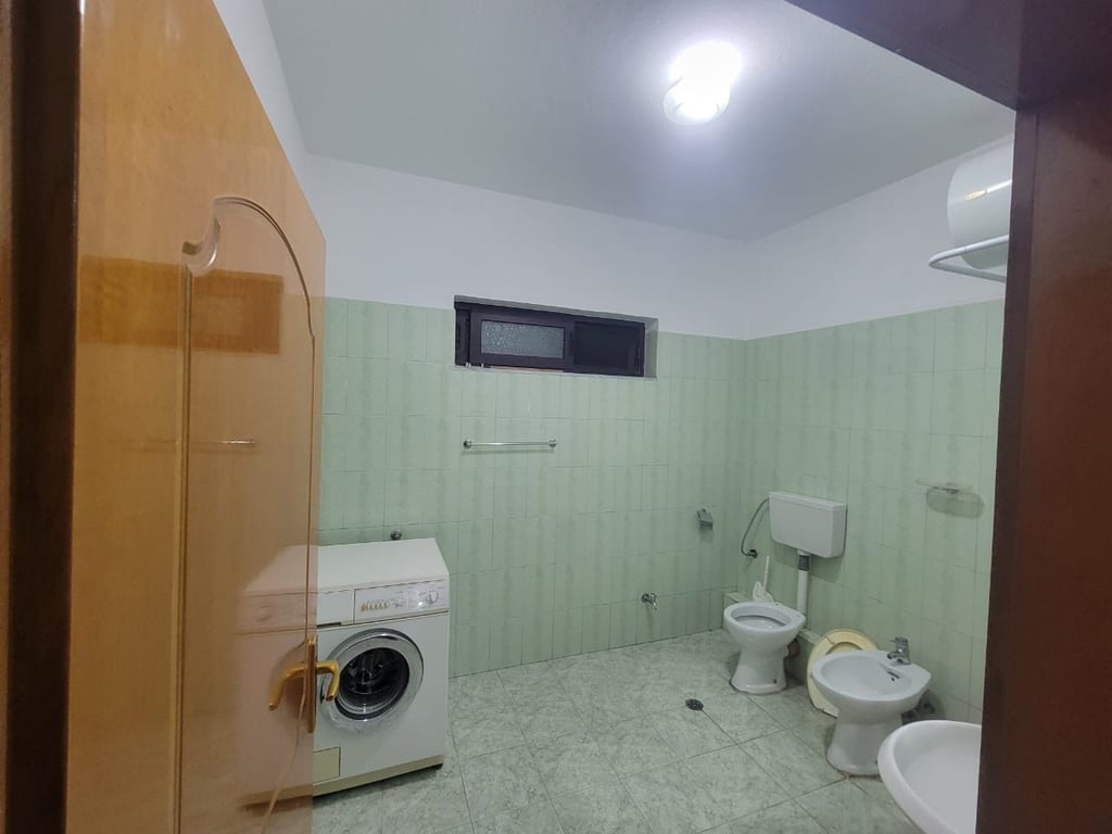 Jepet Me Qera Apartament 1+1+1 Ballkon