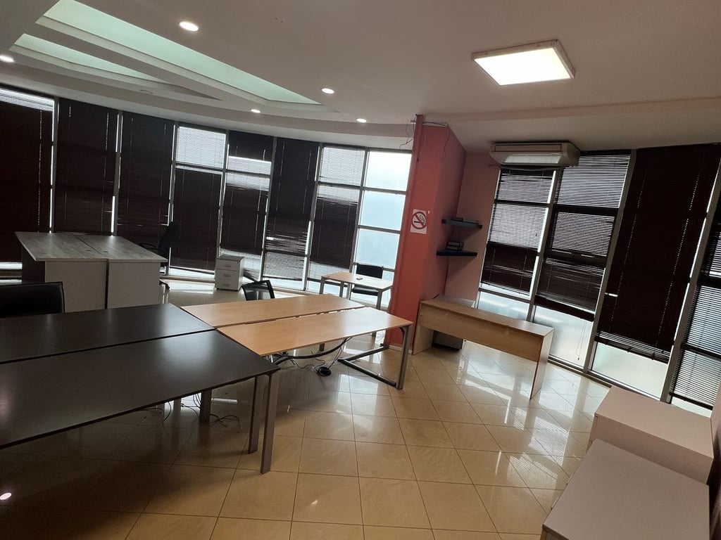 Zyre me qera tek Zogu i Zi (ID BZ2603) Tirane