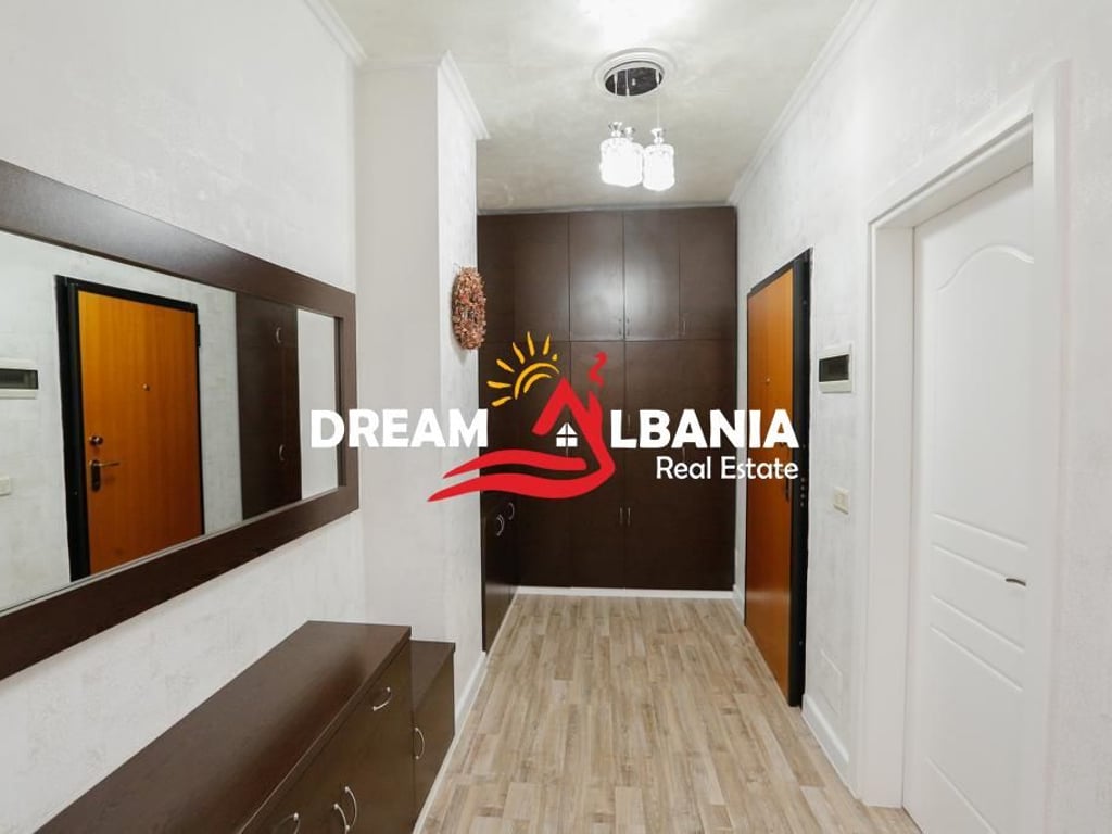 Vendesi Super Appartamento 3+1+2 in Centro, vicino ai 9 Piani a Tirana (ID 4131385)