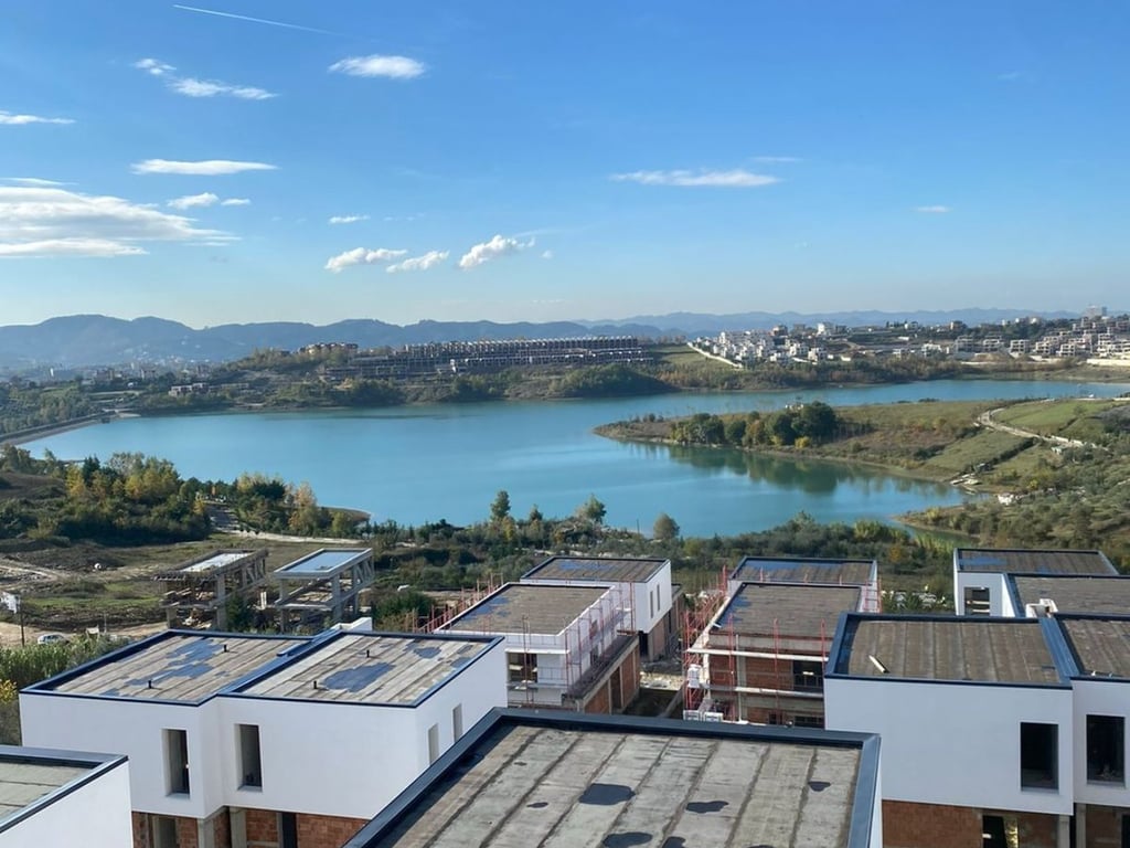 2+1+2 apartment with parking space / Lake of Farka