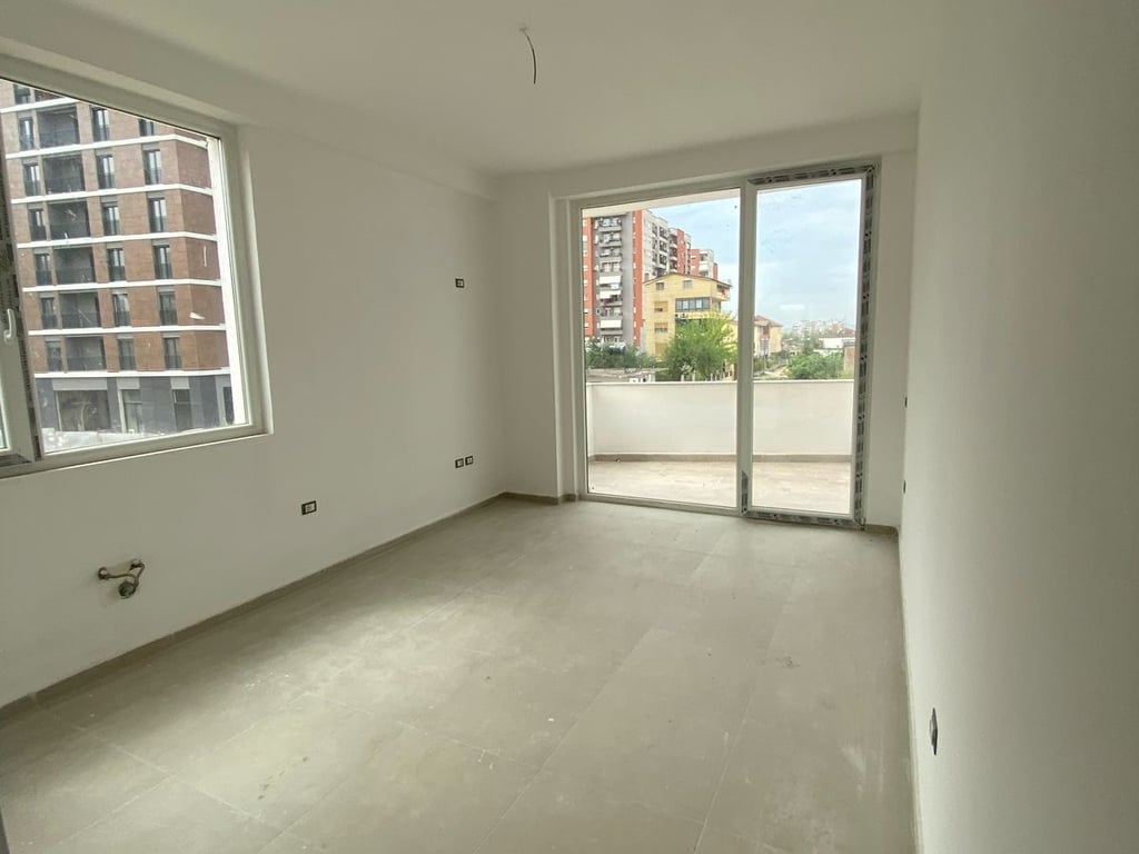 2+1,pallat i ri,afer urban gate astir,121.000 euro