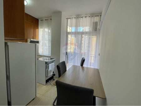 Apartament 1+1 per qera te Komuna e Parisit