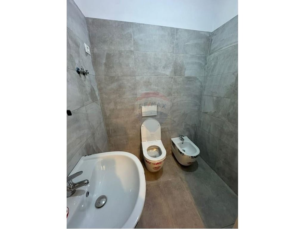 Jepet me qera 2+1 te Univers City