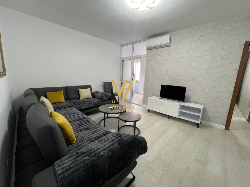 JEPET APARTAMENT 1+1 ME QERA TE KOMUNA E PARISIT 660 EURO