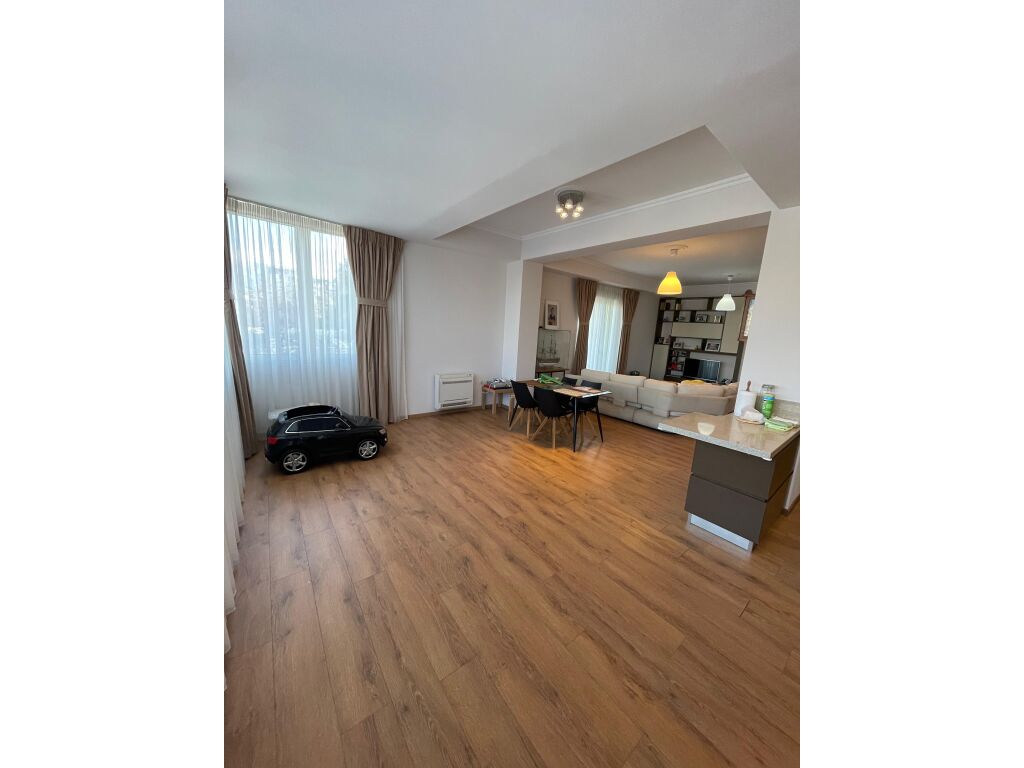 Shitet apartament tek stadiumi Dinamo