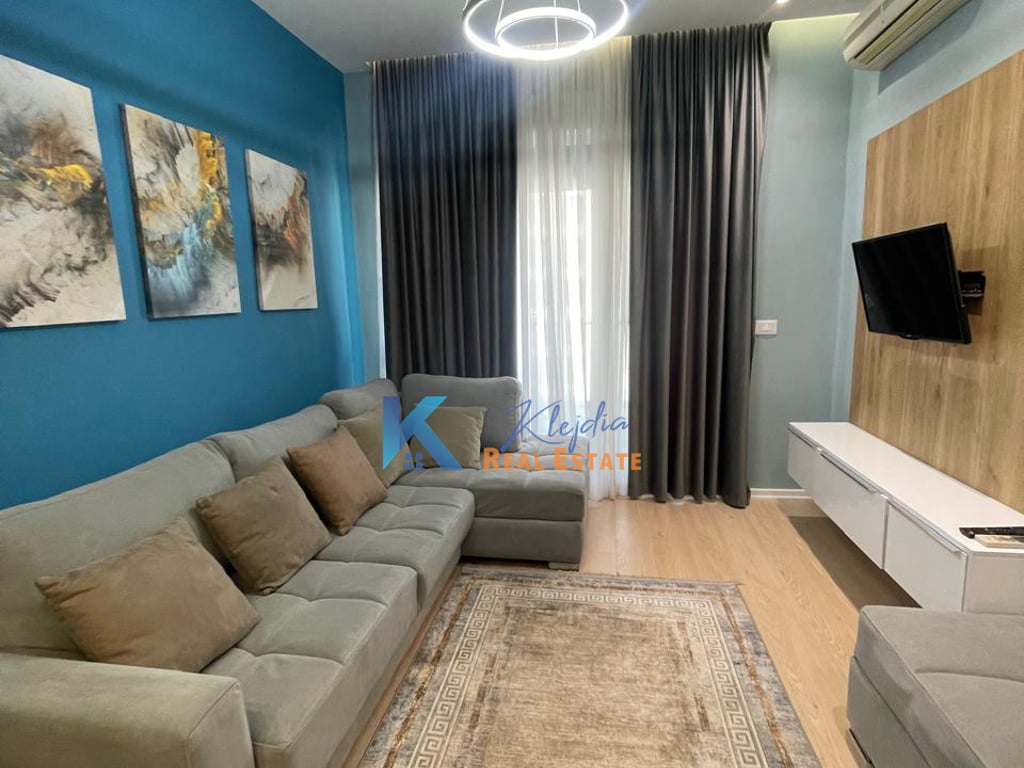 1+1 per qira te 21 Dhjetori, kompleksi Kontakt