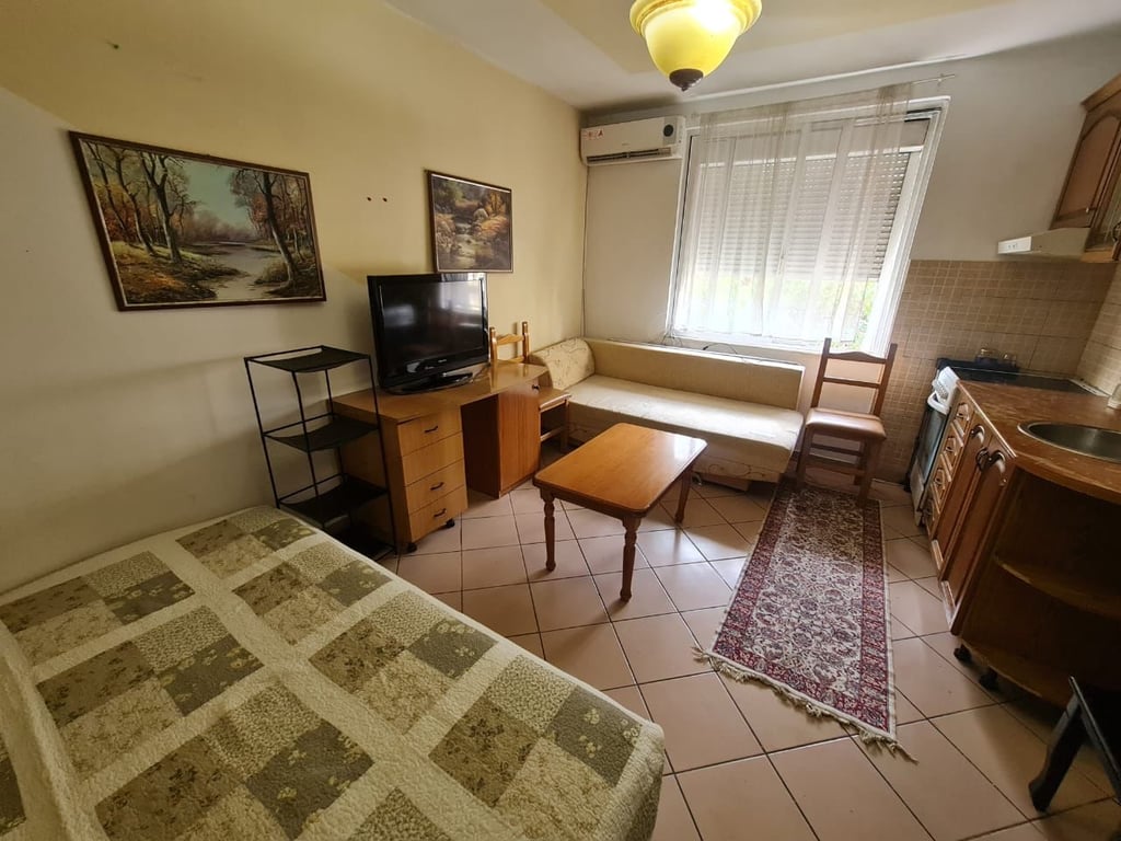 Monolocali in affitto in Via Kavajë, vicino alla Policlínica.