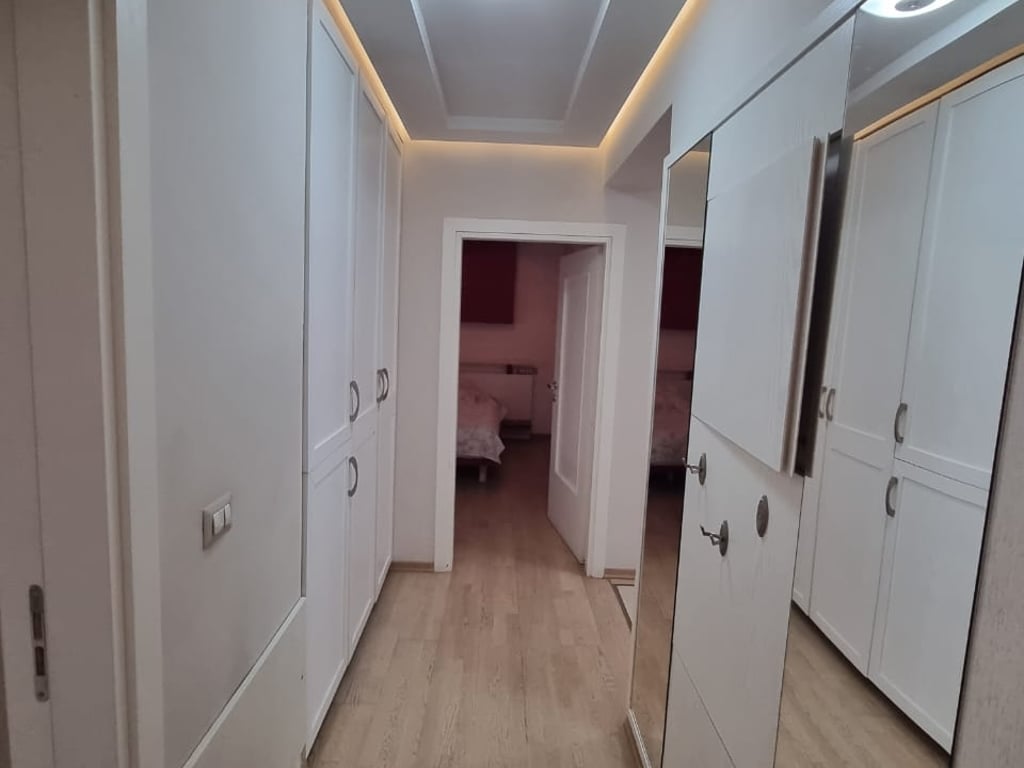 Jepet me qira apartament 2+1 ne Bllok