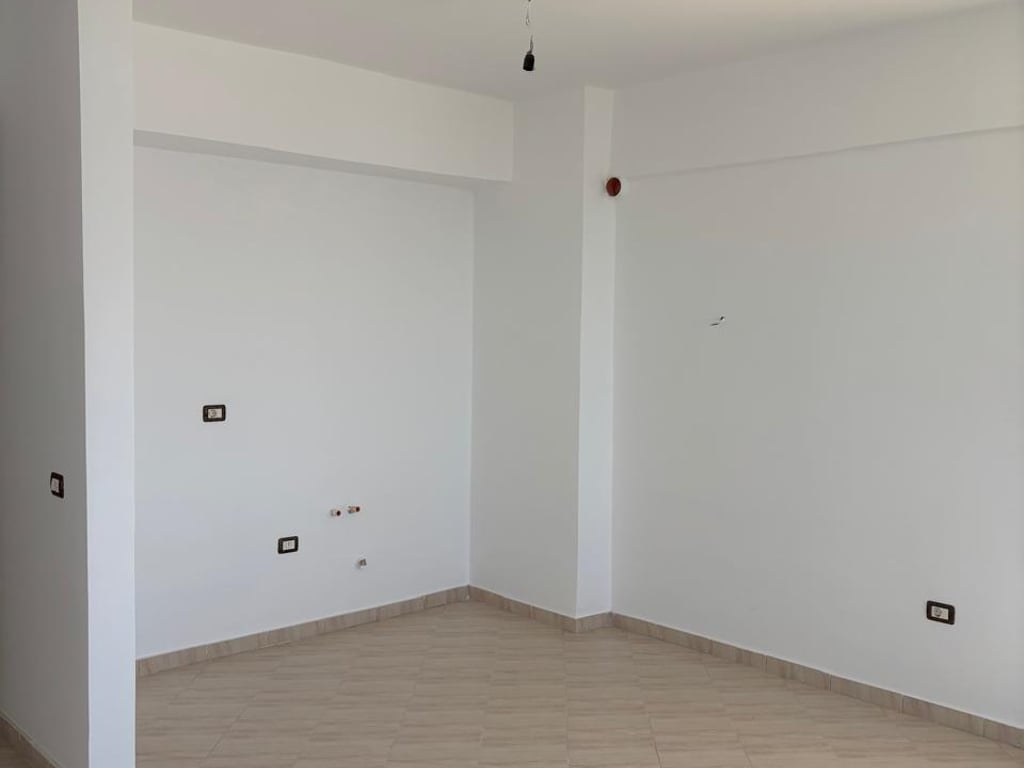 Appartamento con due camere da letto, due bagni con vista mozzafiato sul mare.