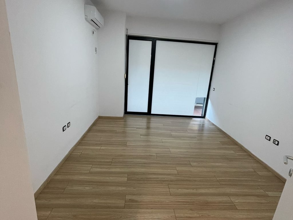 Zyre per qira te Rruga Asim Vokshi, afer Prestige