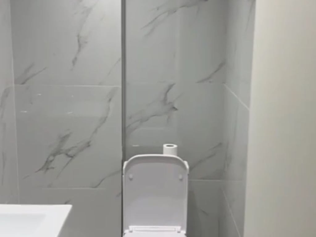 Jepet me qera Apartamenti 2+1 , Zogu i Zi prane Ring Center  Cmimi: 600 euro 