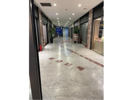 Vendesi Negozio in Centro presso Torre Drin