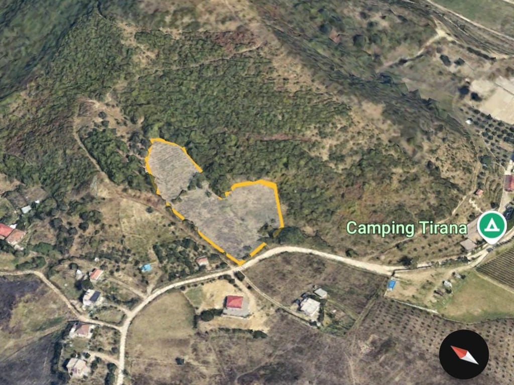 SHITET: 🟤 Tokë Vreshtë Në Kashar ( Buzë Liqenit të Kusit / Kasharit )📍Sip. 9000 m² ( Tokë e Verdhë) Pamje Fantastike 😮