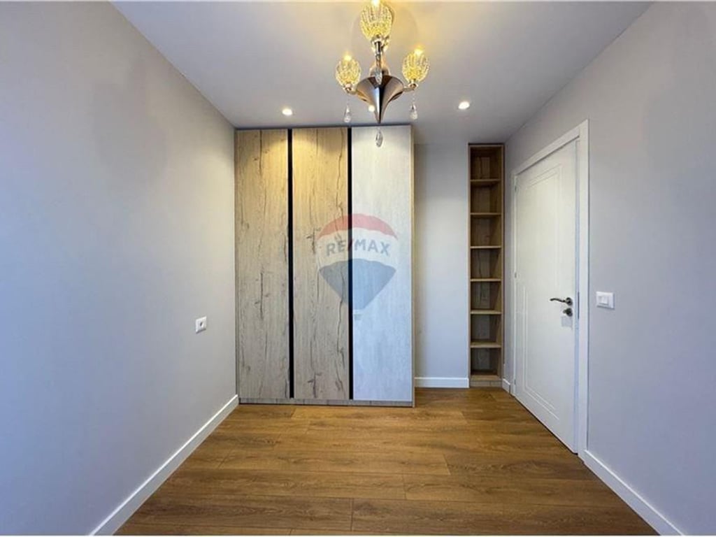 Shitet Apartament 2+1