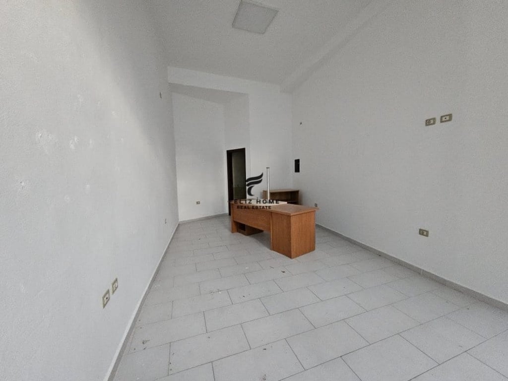 NEGOZIO IN VENDITA 31 M2 MINE PEZA 95.000 EURO