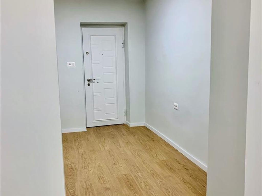 Ambiente Commerciale in Affitto, Nel Blocco 450 euro