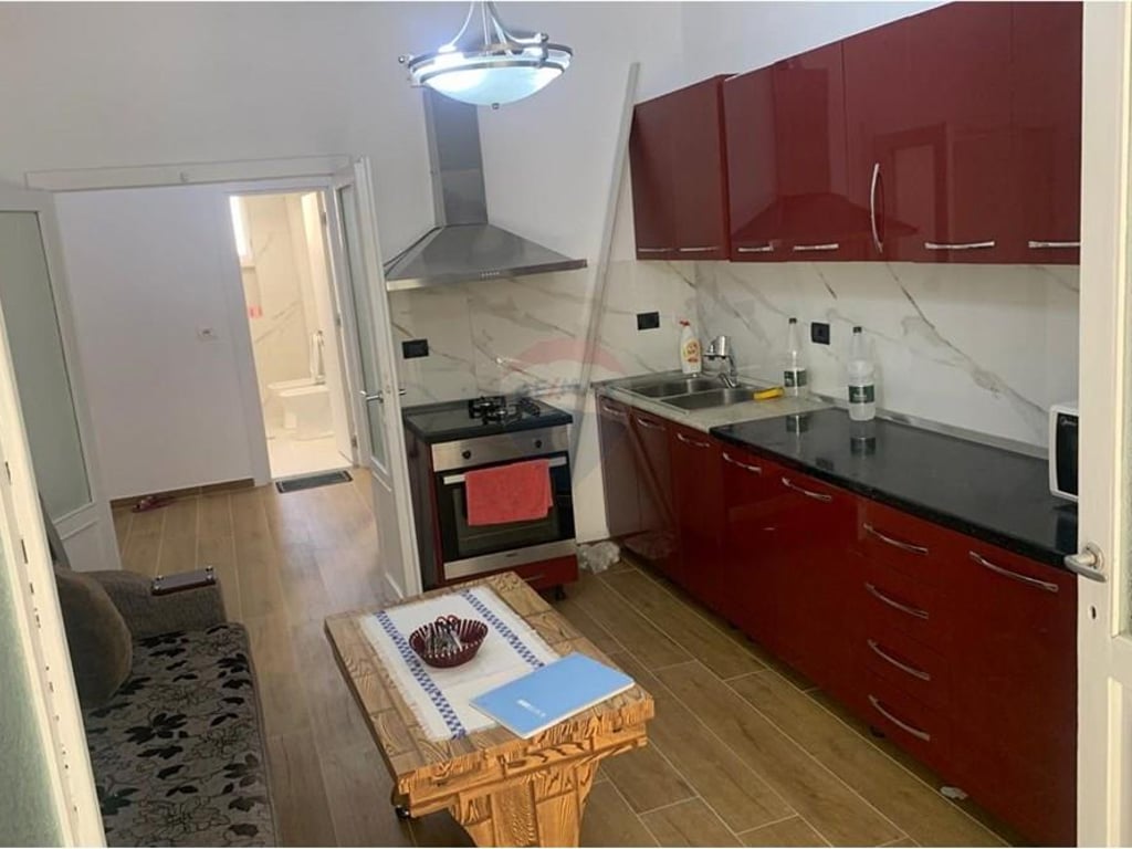 Jepet ambient zyrash me qira tek Myslym Shyri! 1200€