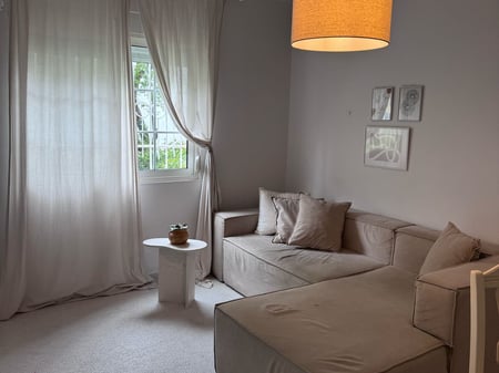 Affittasi appartamento 1+1, Oxhaku vicino alla Moschea Xhura, via Belul Hatibi, 400 mila lekë.