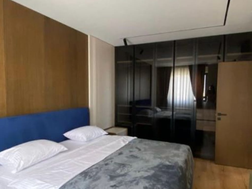 Jepet me qera apartament 2+1 ne Kamez