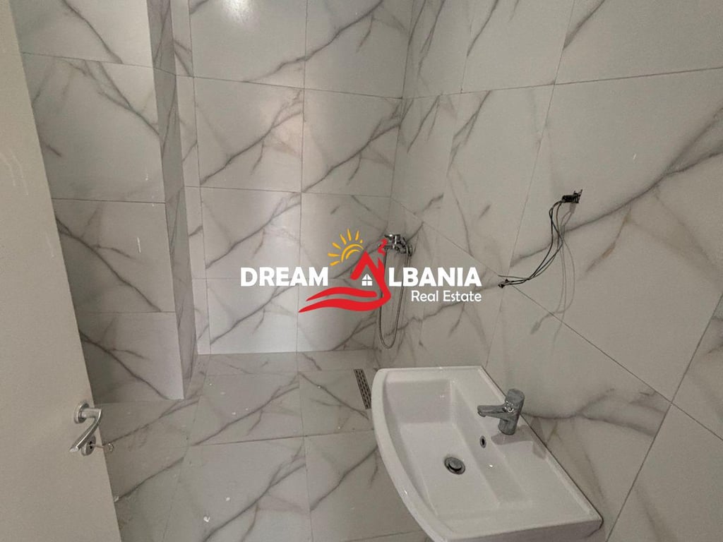 Apartament 2+1+2 per Qera tek Myslym Shyri, Prane Kastratit ne Tirane (ID 42215012)