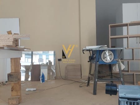 SHOP FOR RENT 61 M2 ON BURGUT STREET 42,000 LEK
