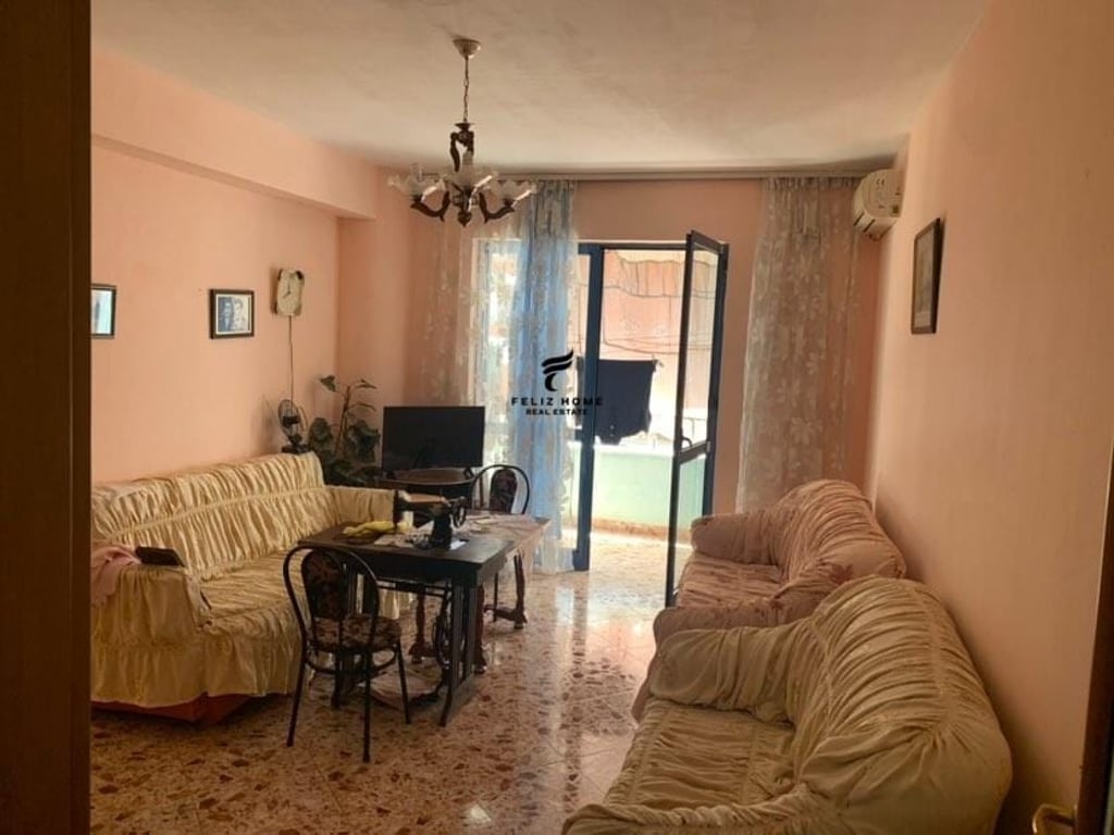 VENDESI APPARTAMENTO 1+1 VIA ELBASAN 135.000 EURO
